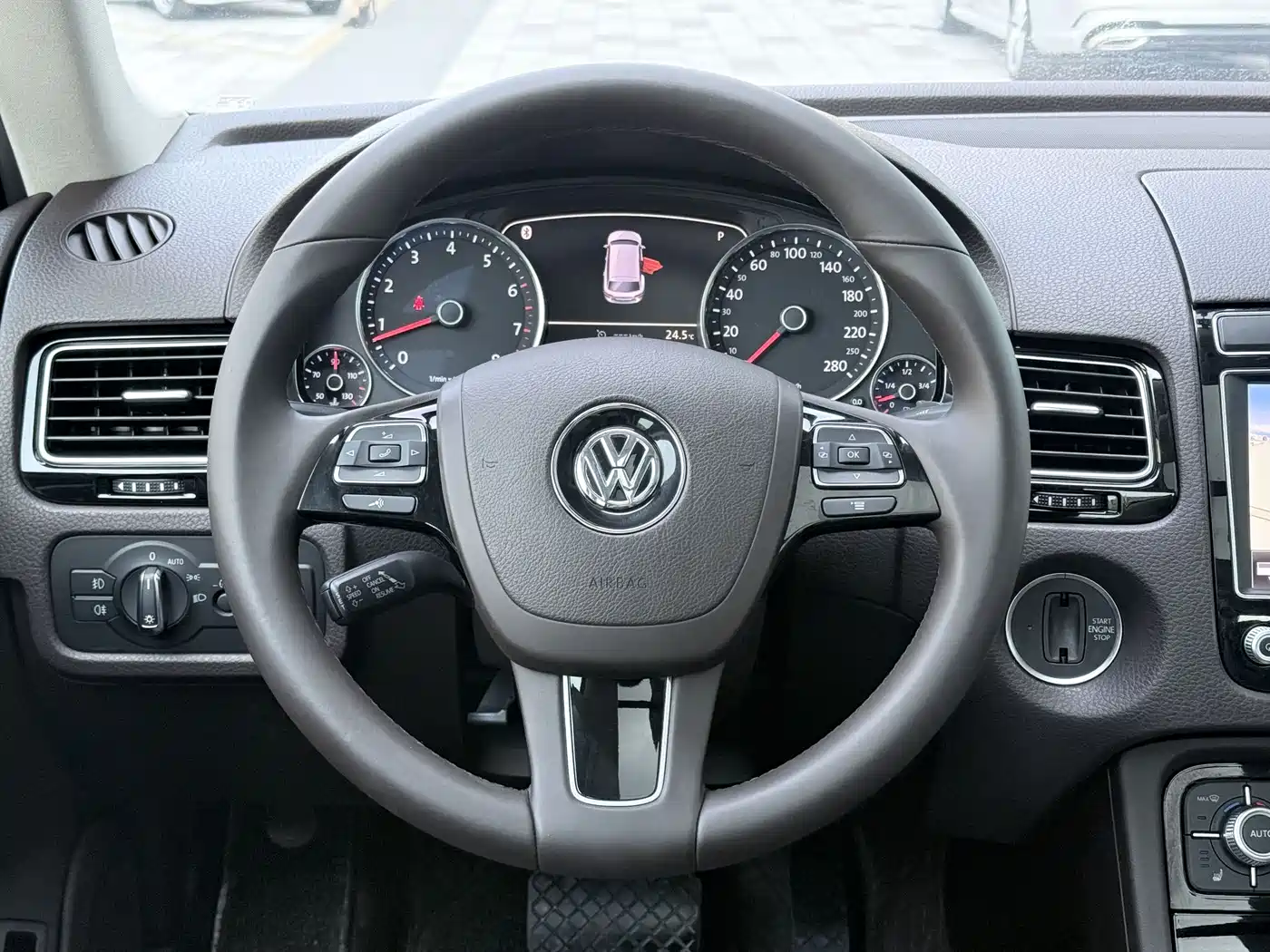 Volkswagen Touareg 2017 3.0TSI Explorer Edition фото 11