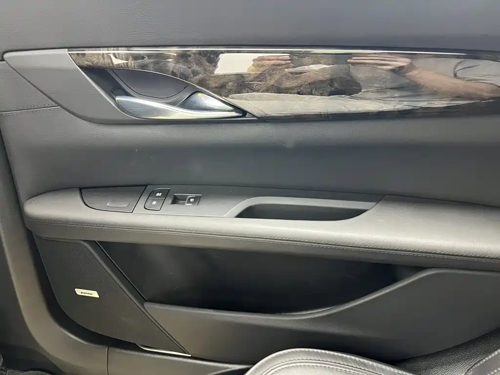Фото 34 - Cadillac CT6