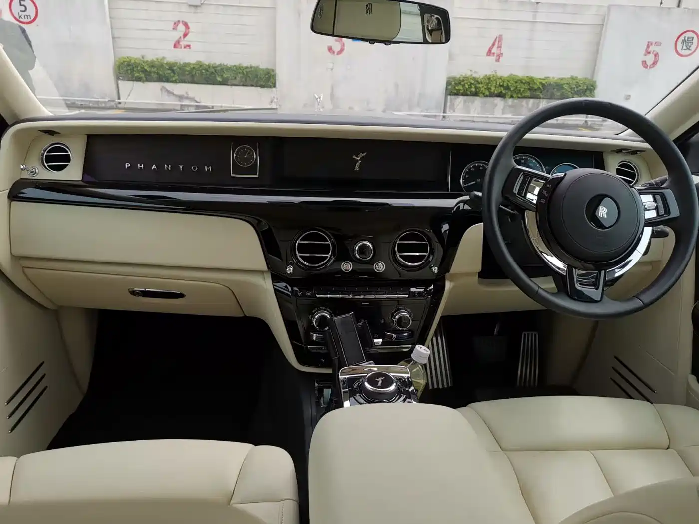 Фото 4 - Rolls-Royce Phantom