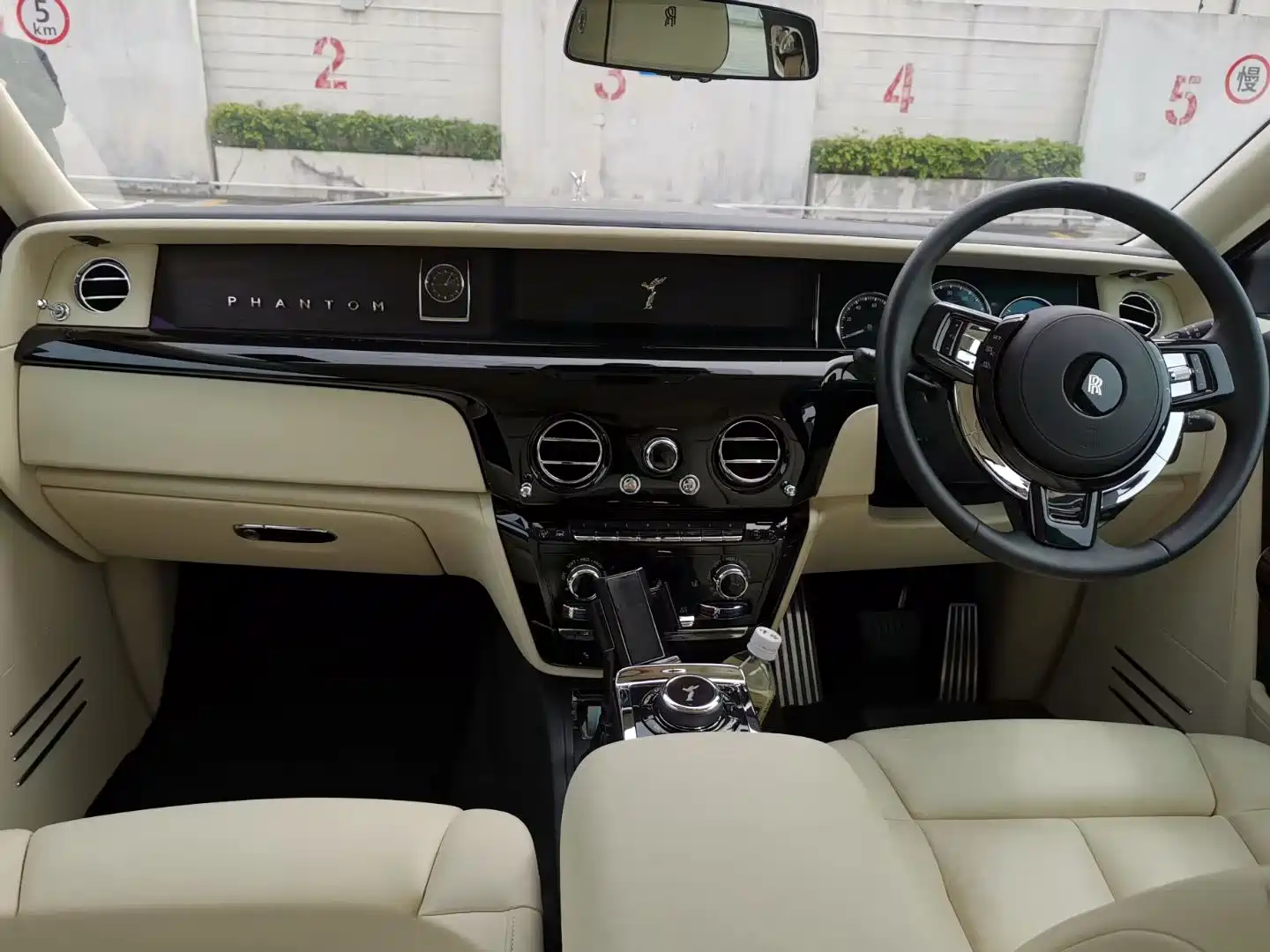 Фото 4 - Rolls-Royce Phantom