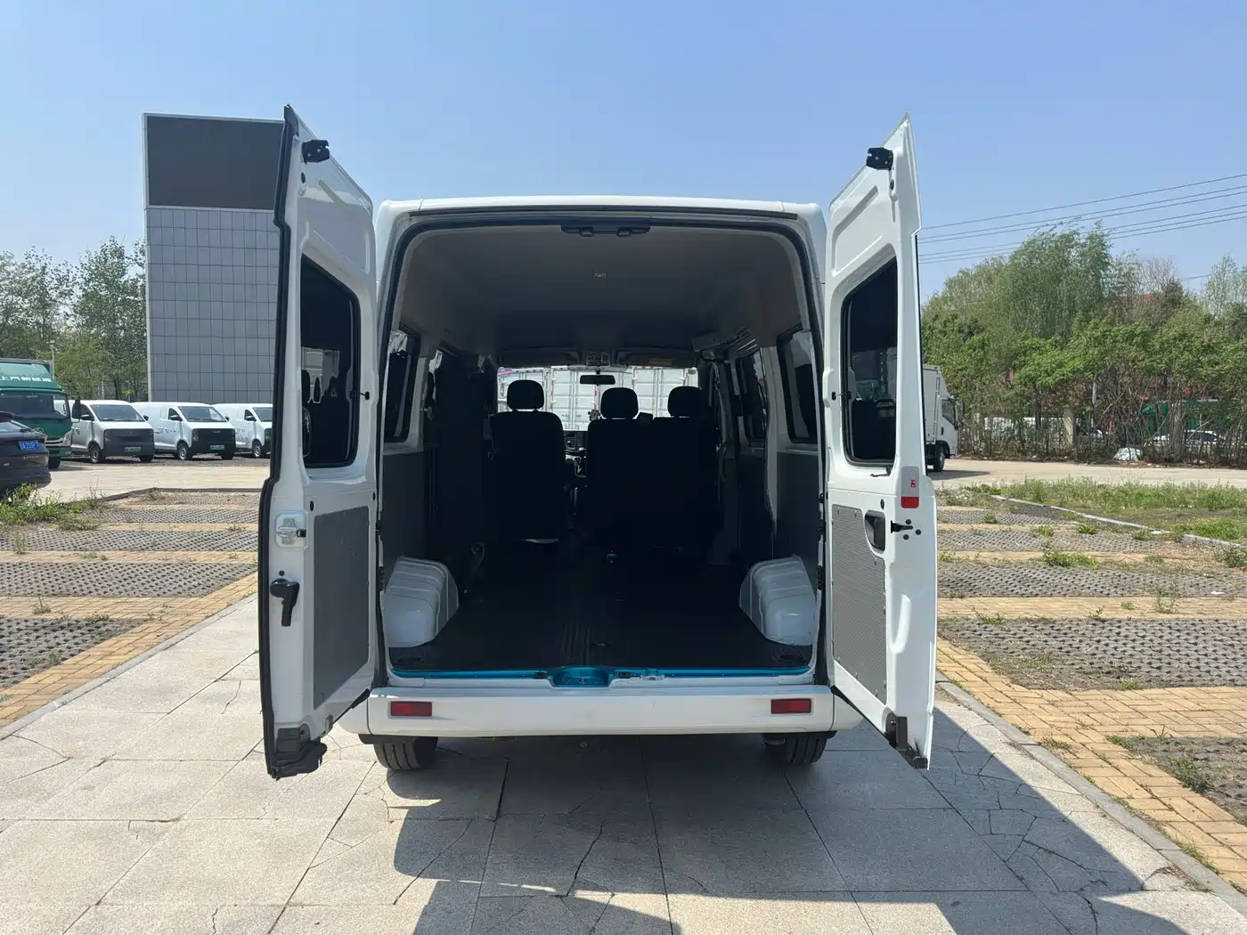 SAIC Maxus Xintu V80 2025 PRO Aoyun 2.0T Manual Short Wheelbase Medium Roof 5/6-Seater фото 8