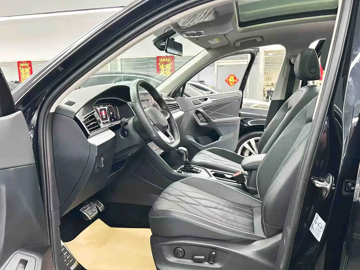 Volkswagen Tiguan L 2024 330TSI Automatic 2WD R-Line Premium Enjoyment Edition фото 7