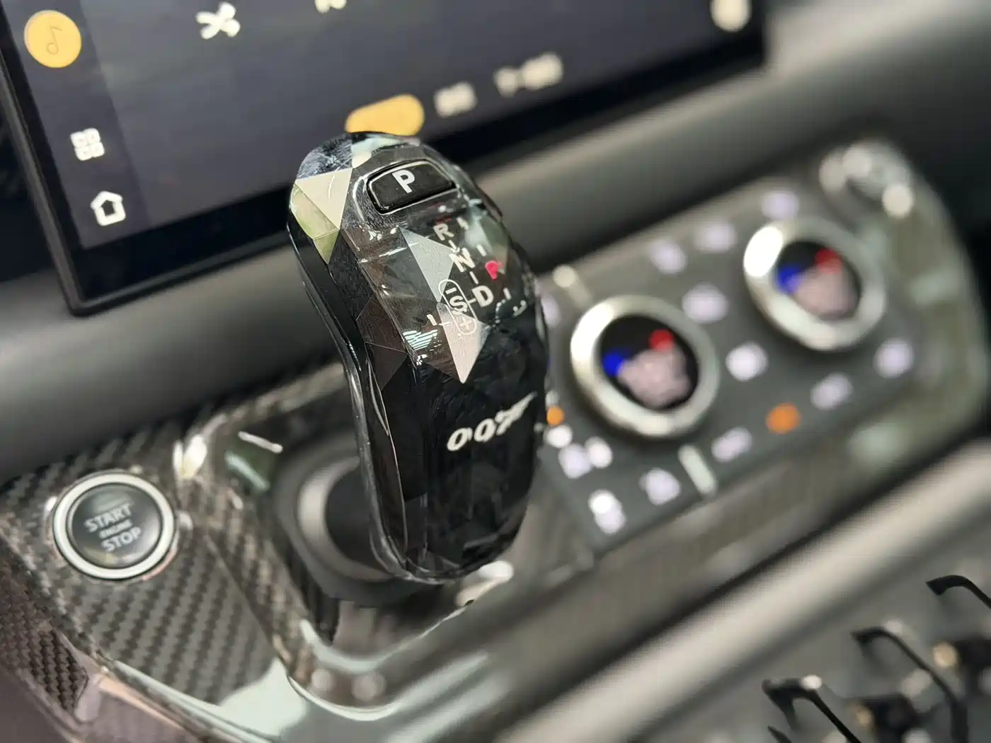 Фото 8 - Land Rover Defender