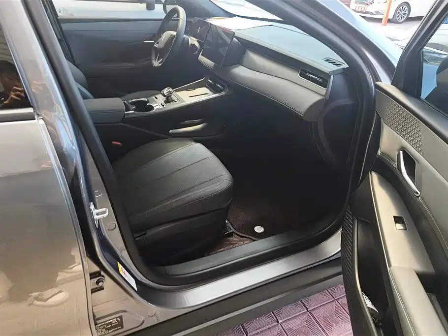 BYD Qin PLUS 2025 DM-i Smart Drive 55KM Leader фото 8