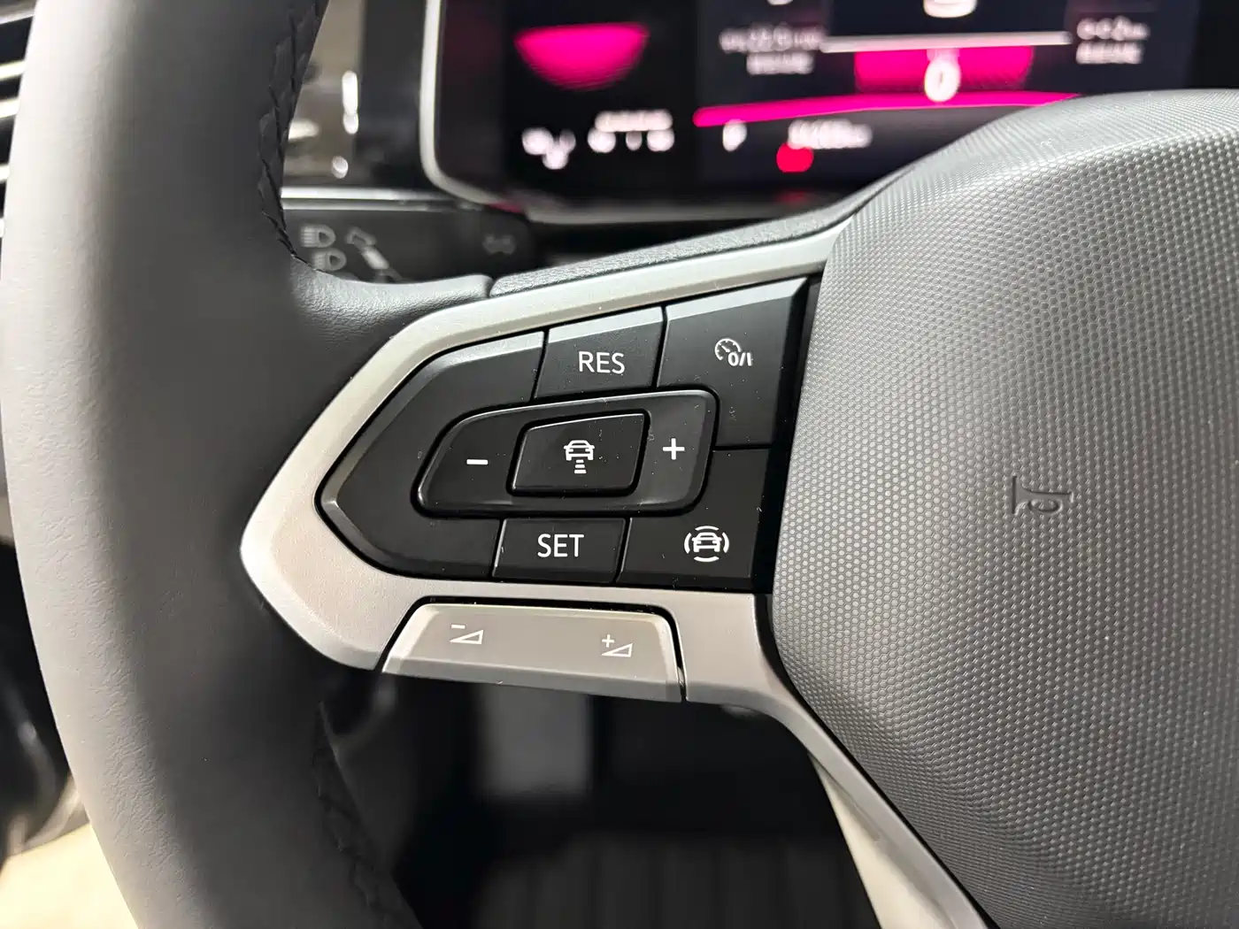 Volkswagen Sagitar 2023 Model Year 280TSI DSG Surpass Edition фото 20