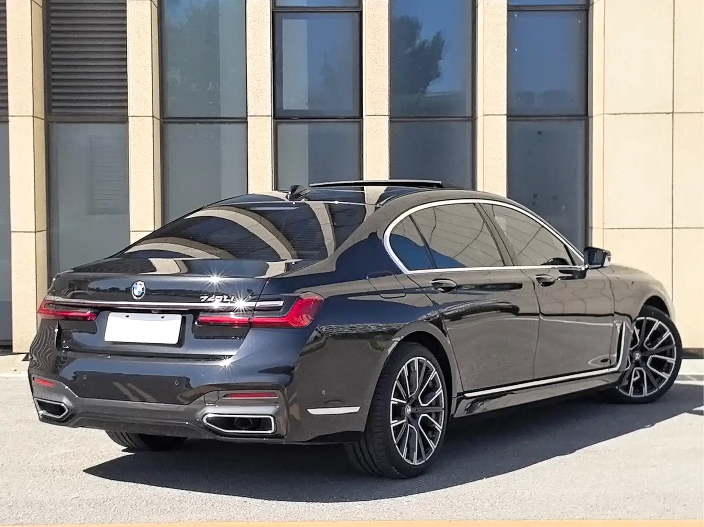 BMW 7 Series 2021 Model 740Li Leading M Sport Package фото 4