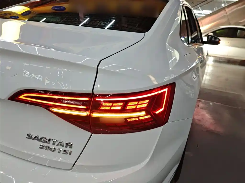 VOLKSWAGEN SAGITAR