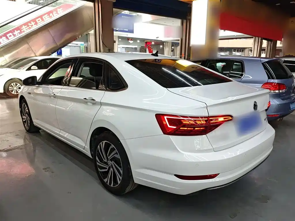 VOLKSWAGEN SAGITAR
