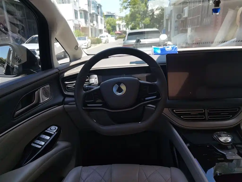 Denza D9 2022 DM-i 970 AWD Flagship фото 3