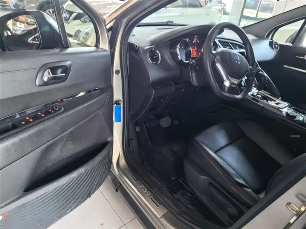 Peugeot 3008 2015 1.6THP Automatic Classic Edition фото 16