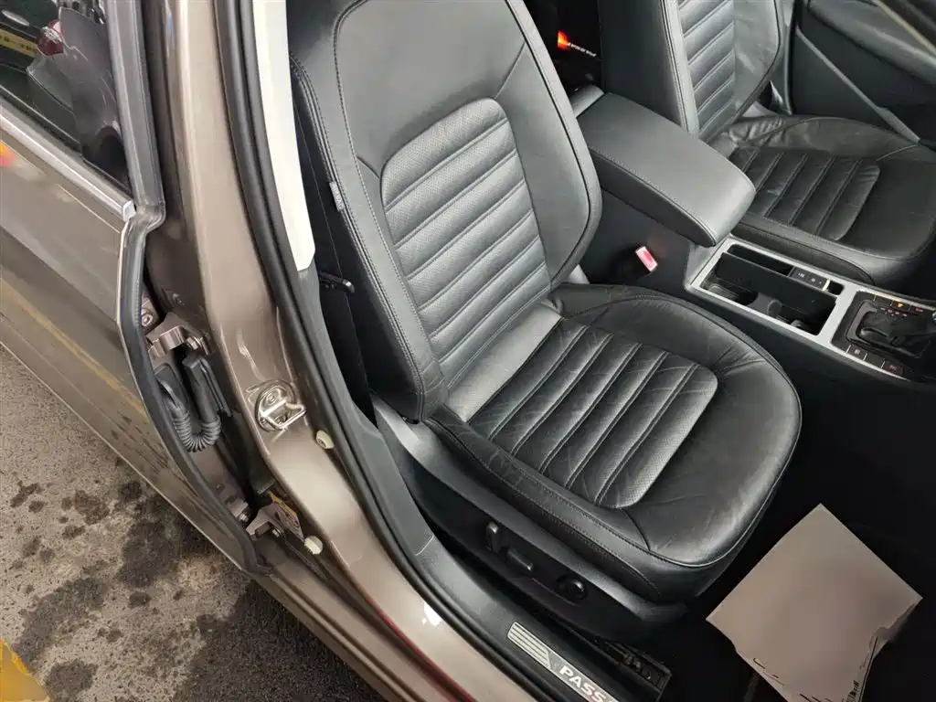 Volkswagen Passat 2015 1.8TSI DSG Prestige Edition фото 25