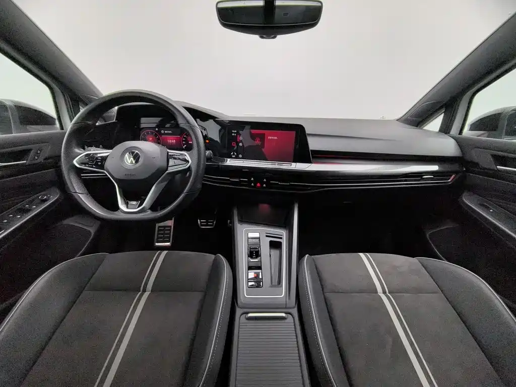 Фото 5 - Volkswagen Golf