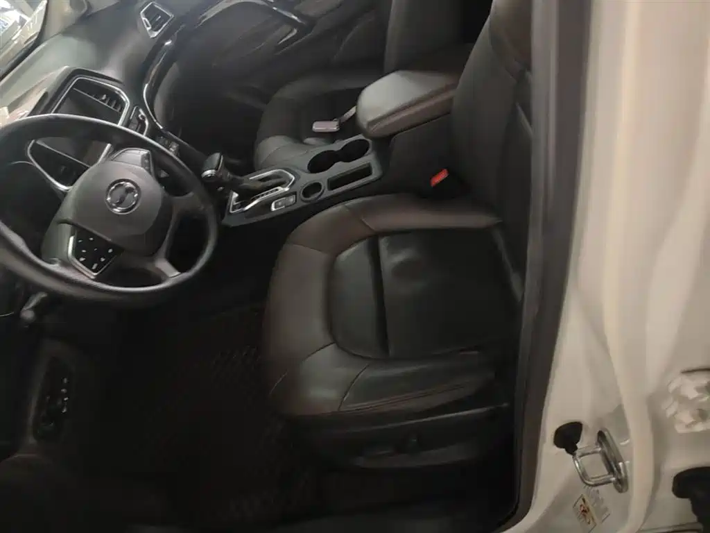 GAC Trumpchi Trumpchi GS4 2016 235T G-DCT Luxury Edition фото 15