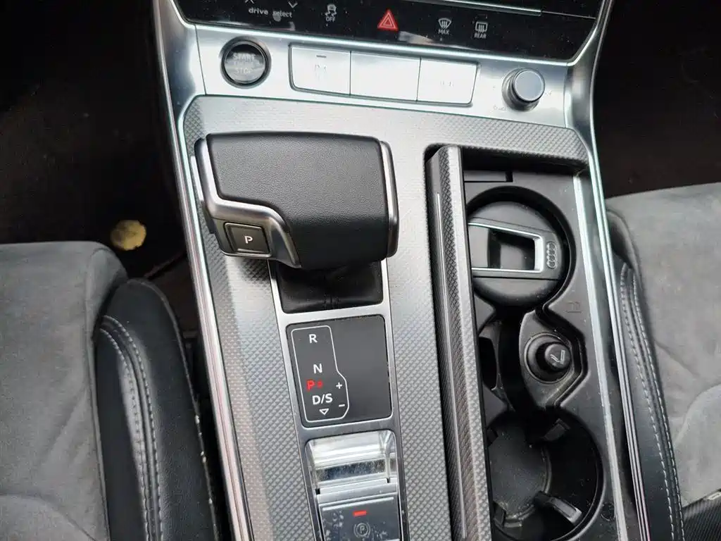 Audi A6L 2023 45 TFSI Premium Selection Elegance фото 7