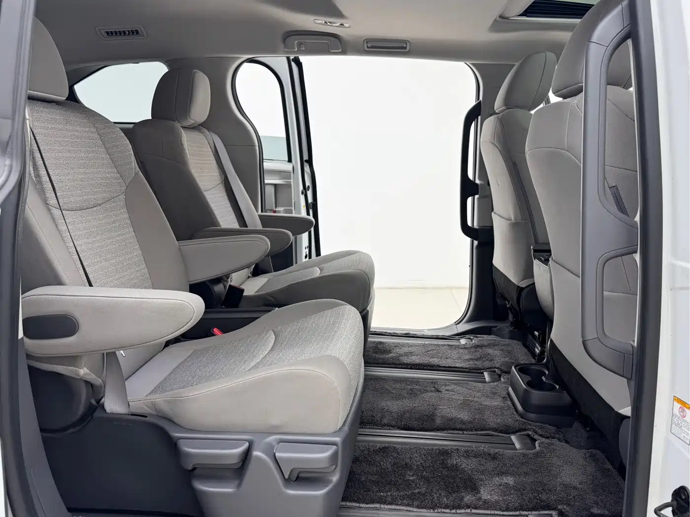 Toyota Sienna 2021 2.5L Hybrid Comfort Edition фото 11