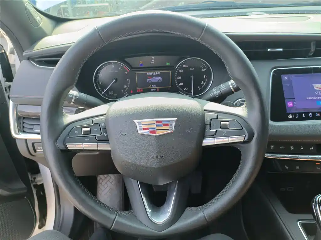 CADILLAC XT4