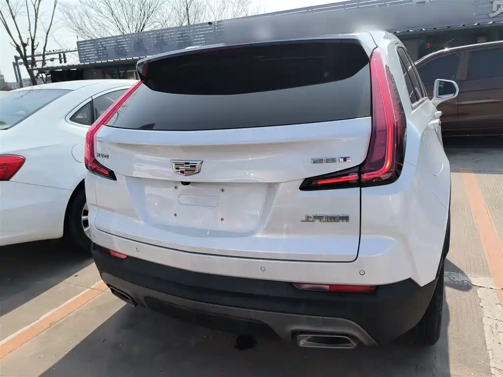 CADILLAC XT4