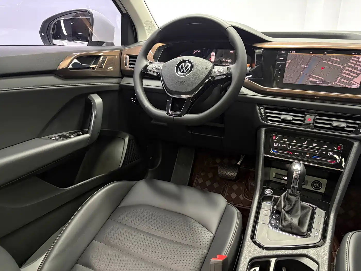 Volkswagen Tharu 2022 280TSI FWD Luxury Edition фото 8