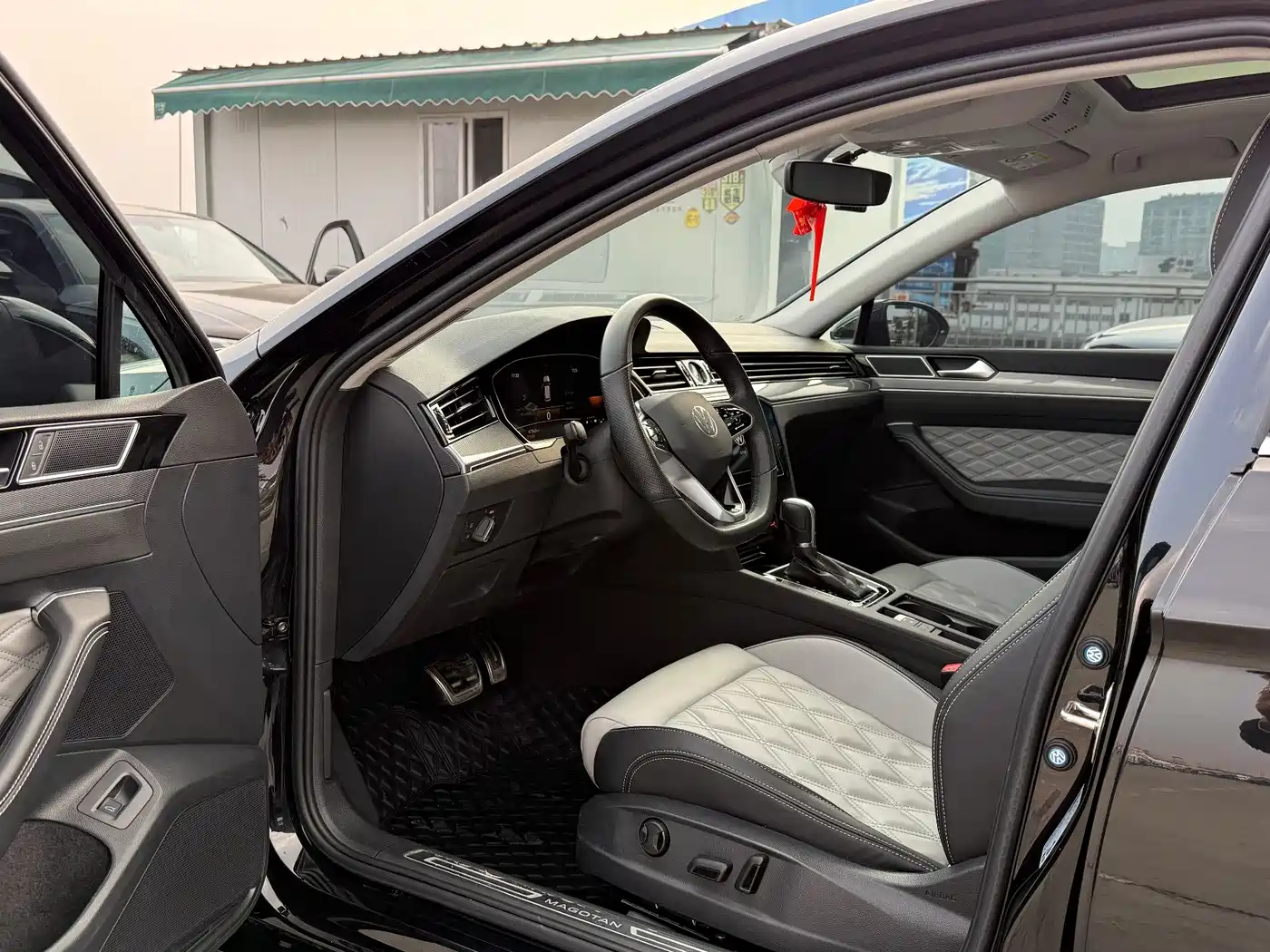 Volkswagen Magotan 2023 Model 2 Million Commemorative Edition 330TSI DSG Luxury фото 6