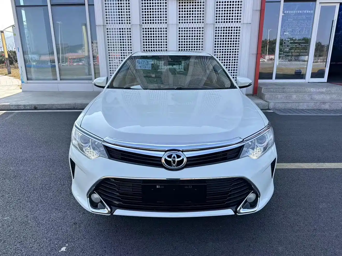 Toyota Camry 2016 2.0E 10th Anniversary Elite Edition фото 2