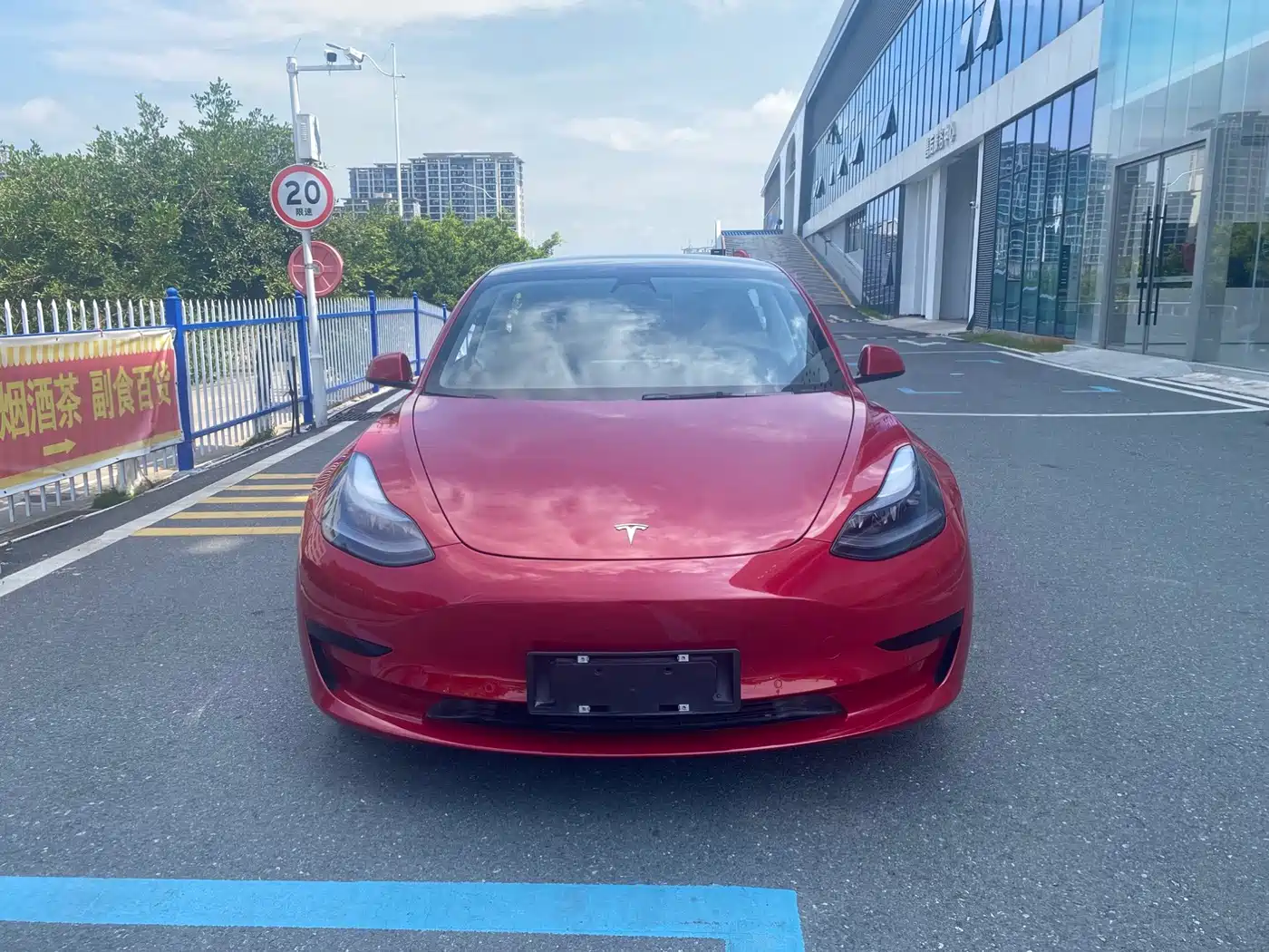 Фото 2 - Tesla Model 3
