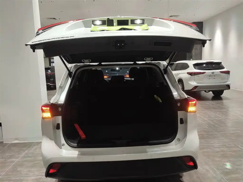 TOYOTA HIGHLANDER