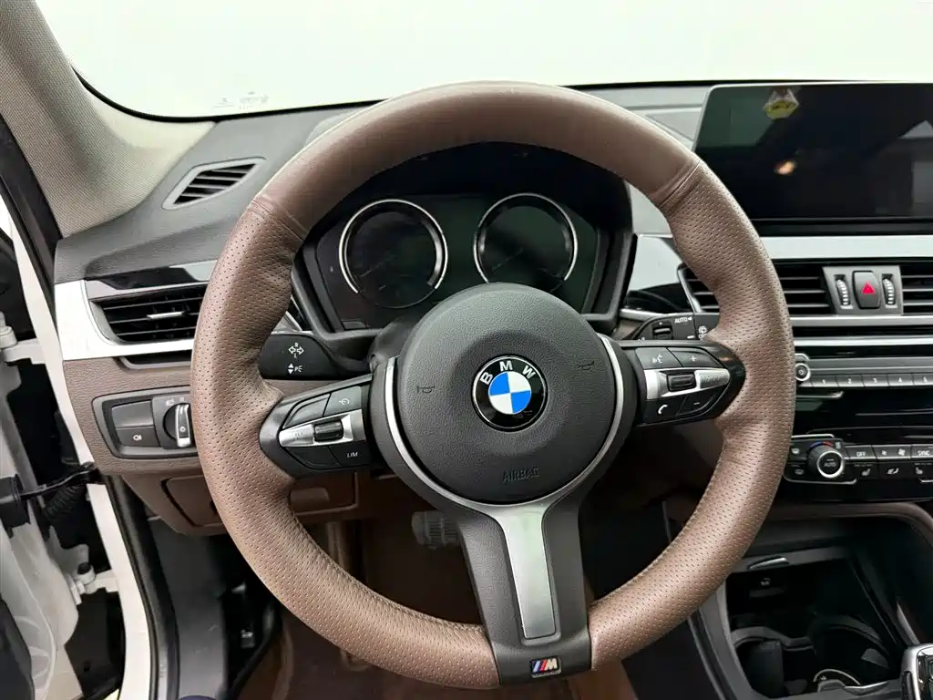 BMW X1 2022 sDrive25Li Leading фото 7