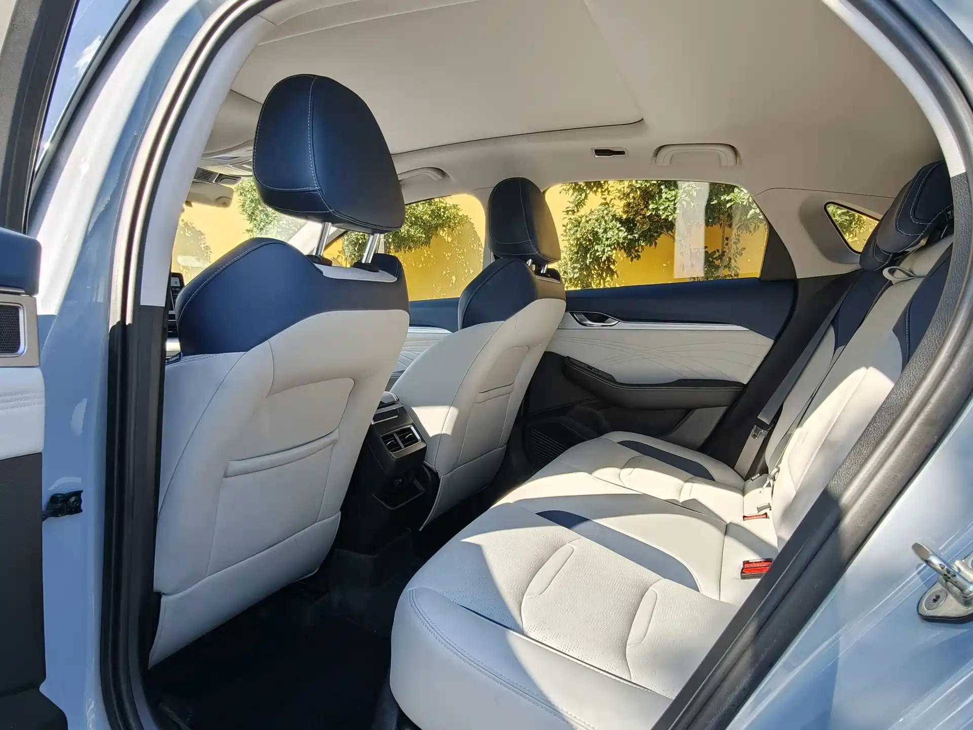 Фото 9 - Geely Preface