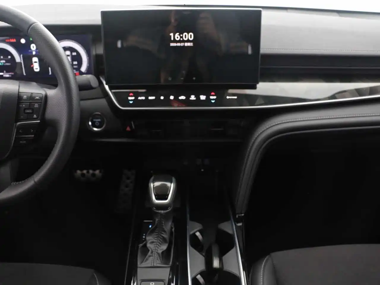 Toyota Camry 2024 Model Dual Hybrid 2.0HXS Sport Plus Edition фото 7