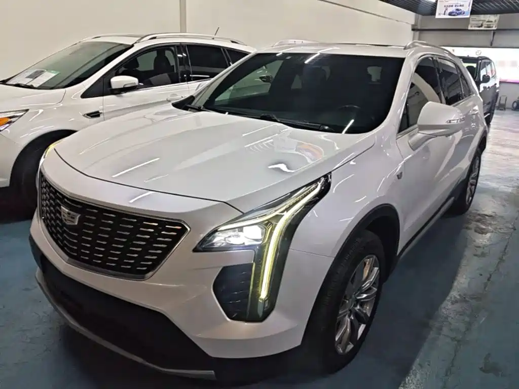 صورة 2 - Cadillac XT4