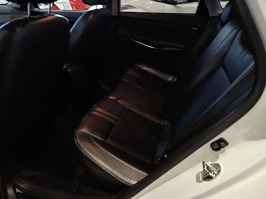 Hyundai Elantra 2018 1.6L Automatic Pleasing Edition GL China VI фото 17