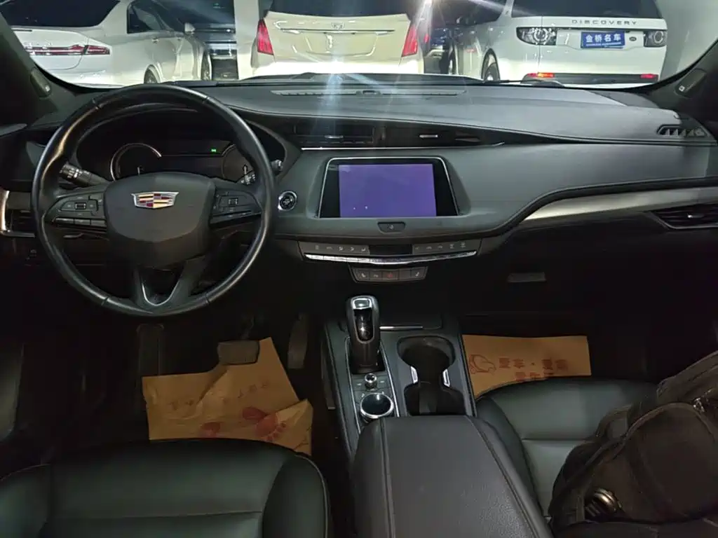 صورة 10 - Cadillac XT4