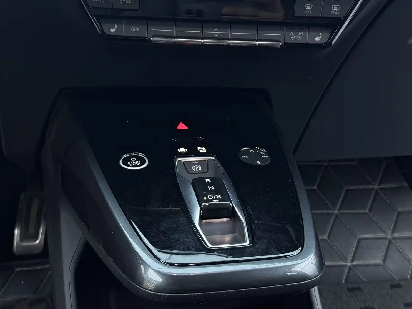 Audi Q5 e-tron 2022 40 e-tron Starlight Edition Mecha Suit Sun Chaser Version фото 15