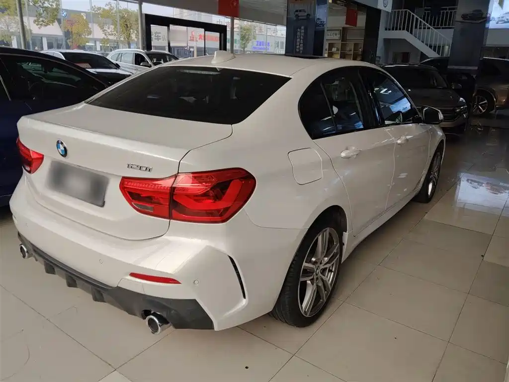BMW 1 Series 2019 120i Leading M Sport Package фото 5