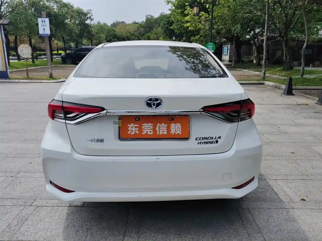 Toyota Corolla 2021 Hybrid 1.8L E-CVT Elite Edition фото 6