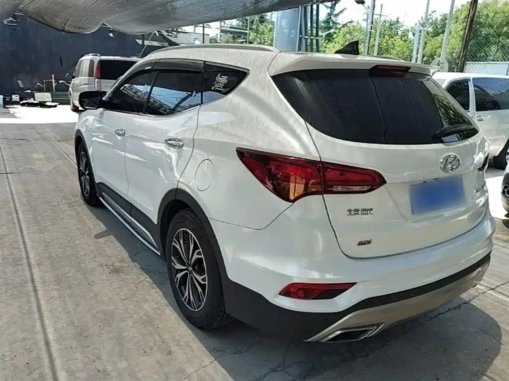 Hyundai Santa Fe 2017 2.4L Automatic 2WD Intelligent 5-Seater фото 5