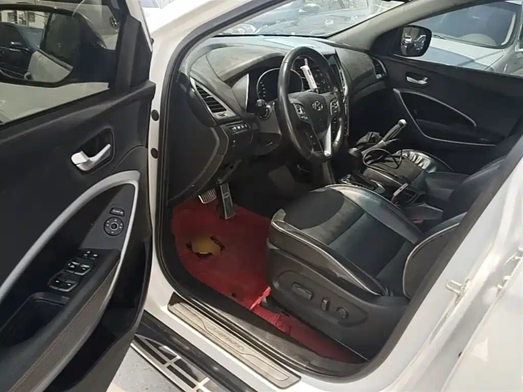 Hyundai Santa Fe 2017 2.4L Automatic 2WD Intelligent 5-Seater фото 16