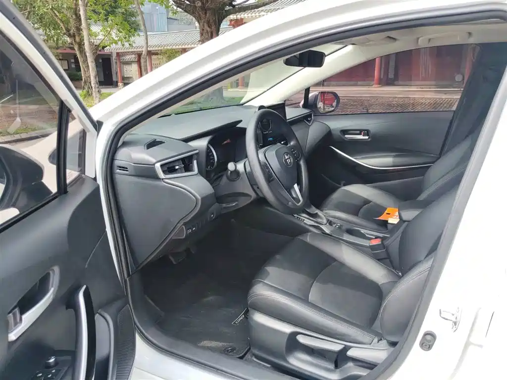 Toyota Corolla 2021 Hybrid 1.8L E-CVT Elite Edition фото 10