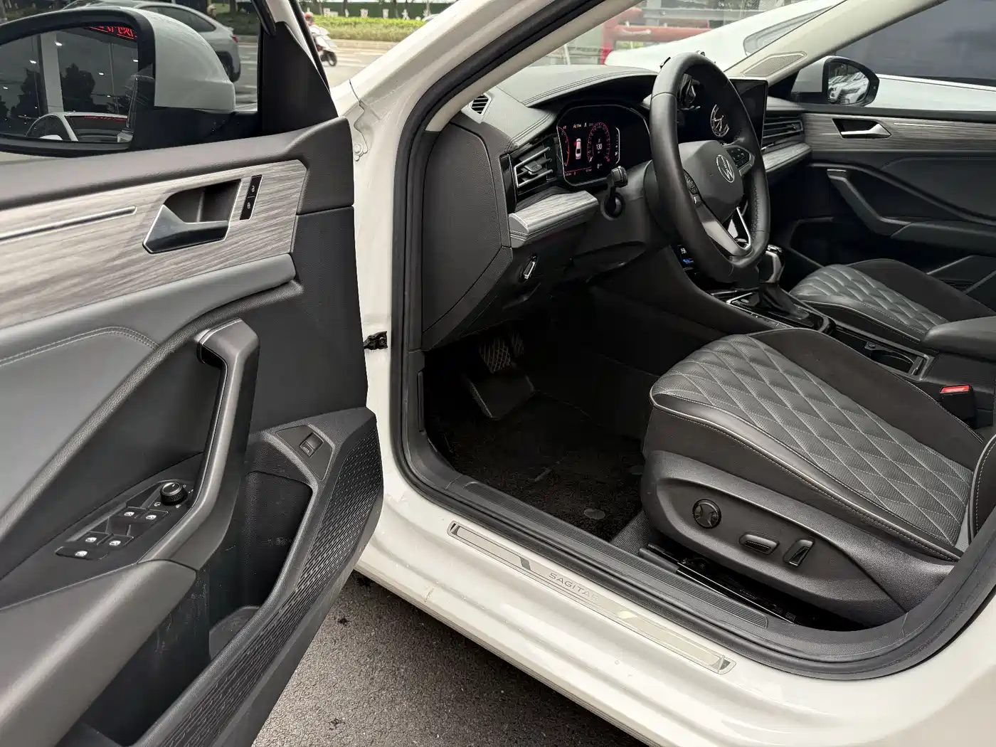 Volkswagen Sagitar 2023 300TSI DSG Excellence Edition фото 8