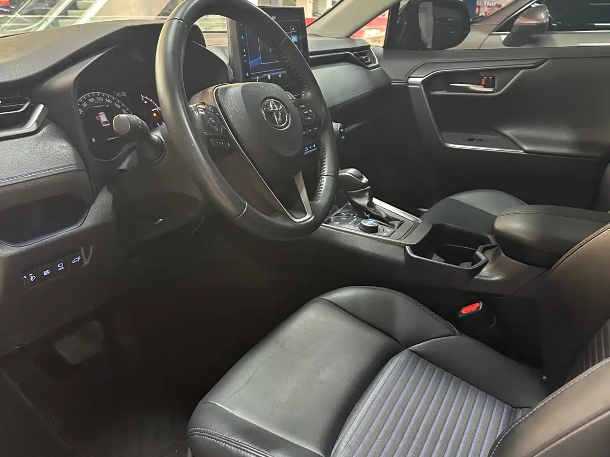 Toyota Wildlander 2022 2.0L CVT AWD Tech Edition фото 7