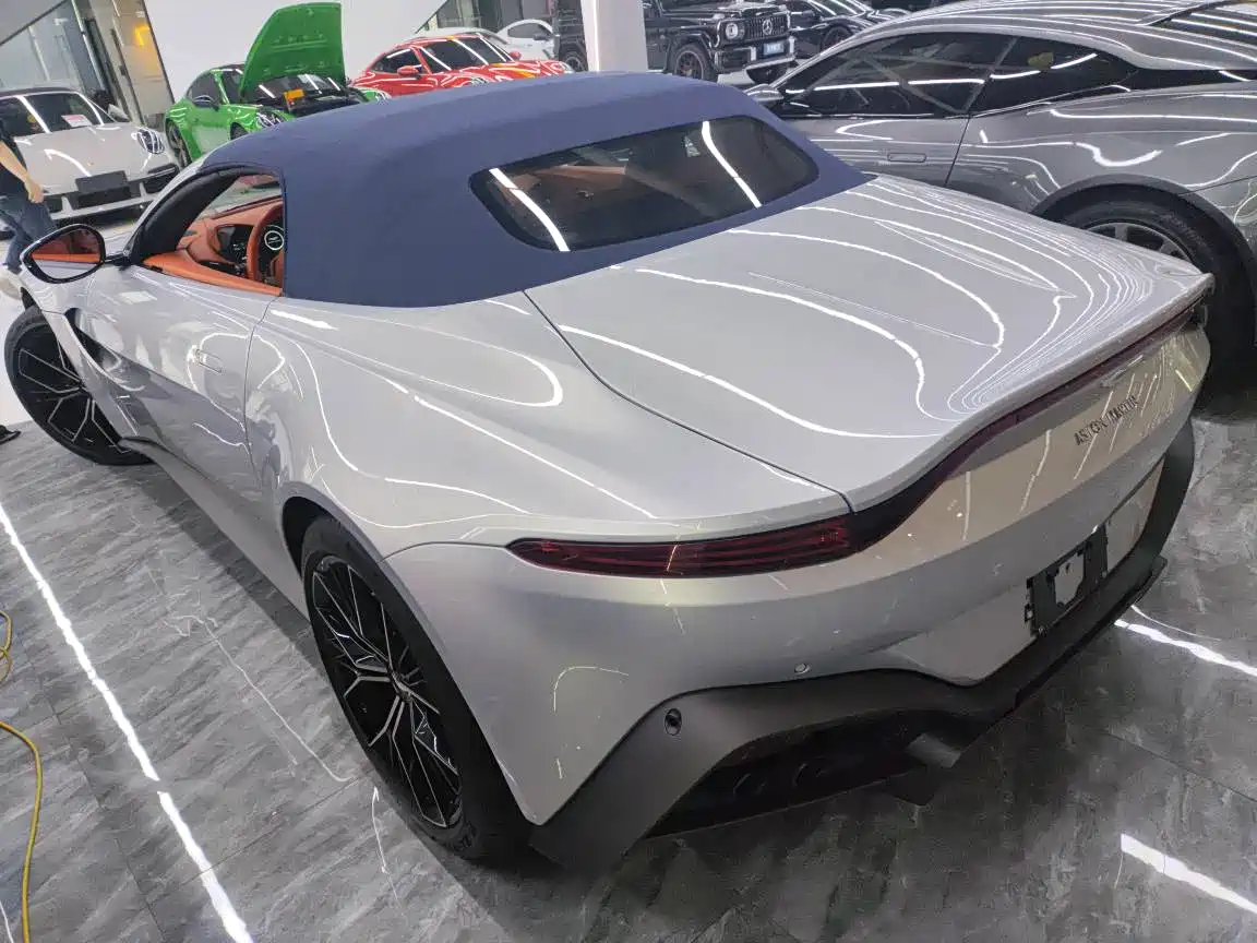 ASTON MARTIN V8 VANTAGE