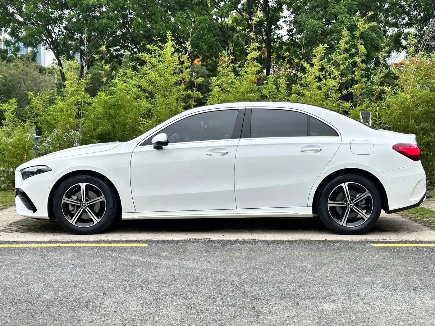 Mercedes-Benz A-Class 2025 A 200 L Fashion Edition фото 16