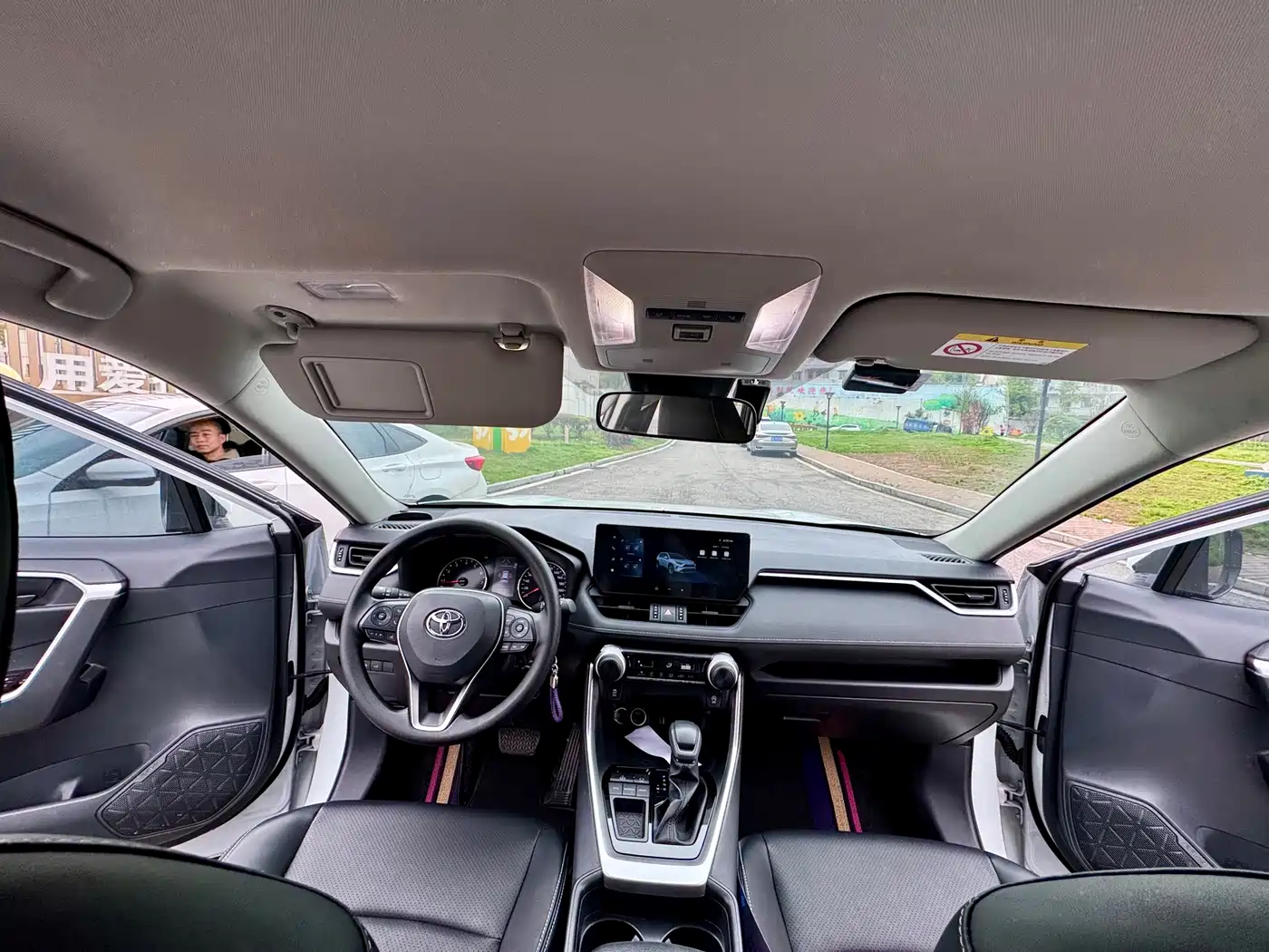 Toyota RAV4 Rongfang 2024 2.0L CVT FWD Urban Edition фото 10