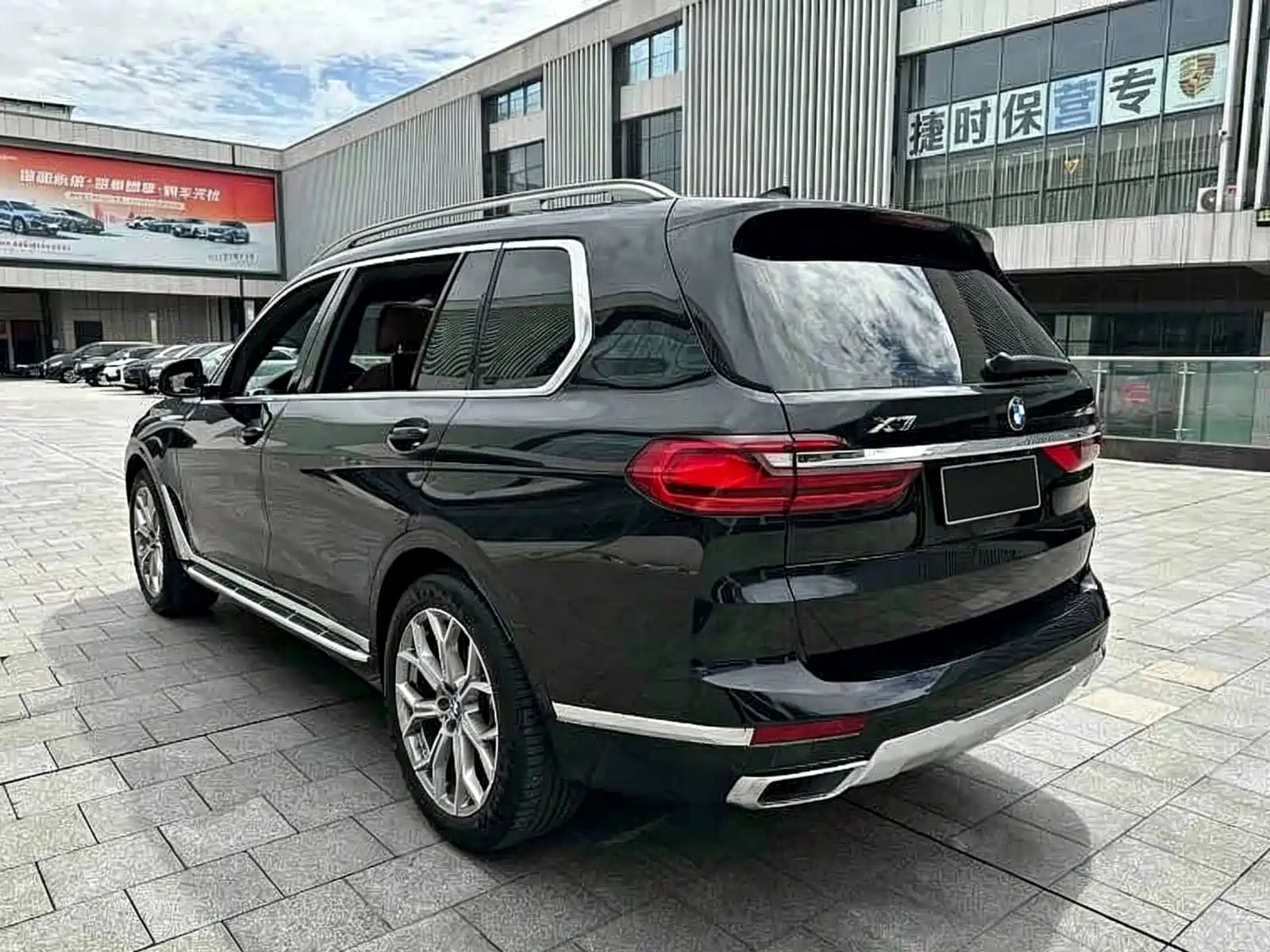 Фото 18 - BMW X7