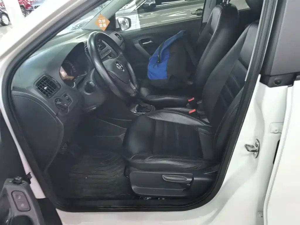 Volkswagen Polo 2016 1.4L Automatic Trend фото 15