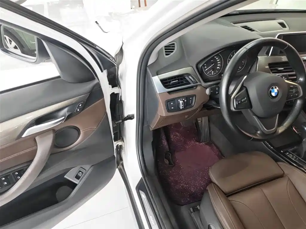 BMW X1 2018 sDrive18Li Premium Model фото 16