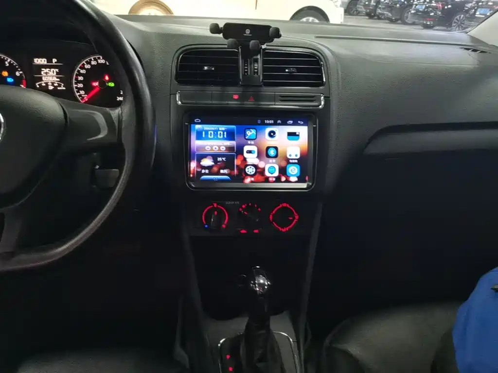 Volkswagen Polo 2016 1.4L Automatic Trend фото 13