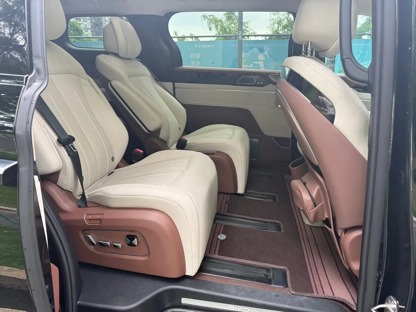 BYD Xia 2025 DM-i 1.5T 100km Surpass Edition фото 8