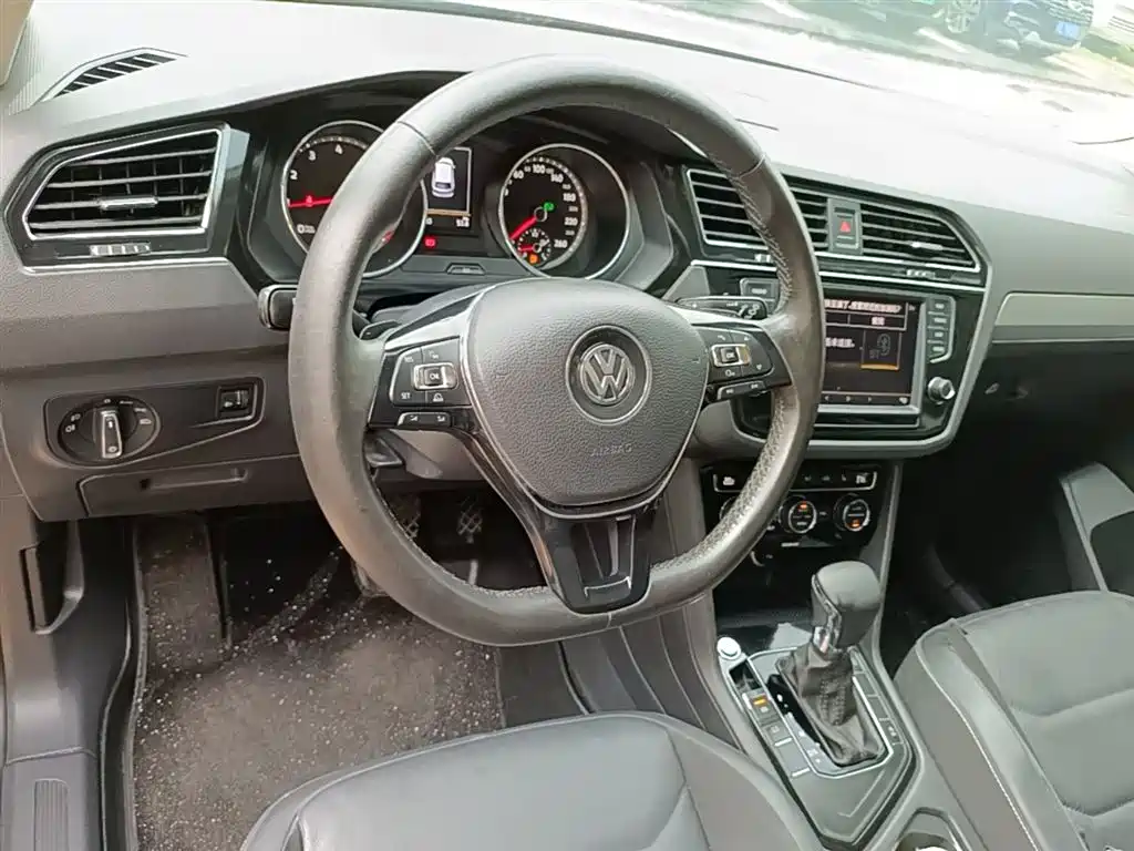 Volkswagen Tiguan L 2017 330TSI Automatic 2WD Luxury Edition фото 11