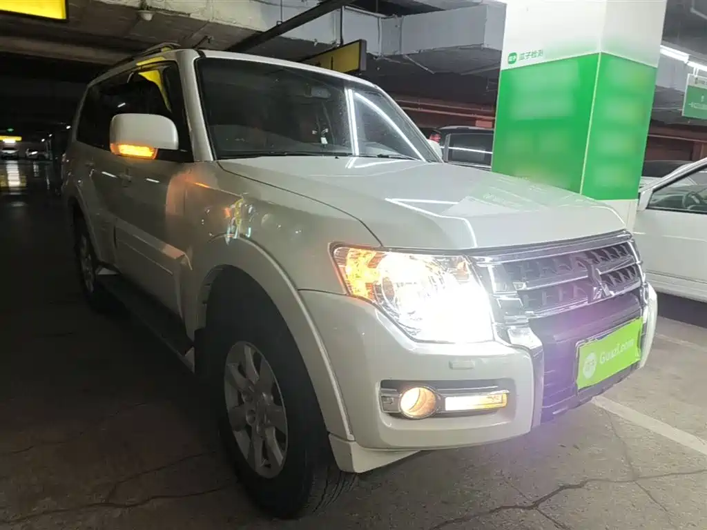 Mitsubishi Pajero (Import) 2016 3.0L Automatic Standard (China IV) фото 4